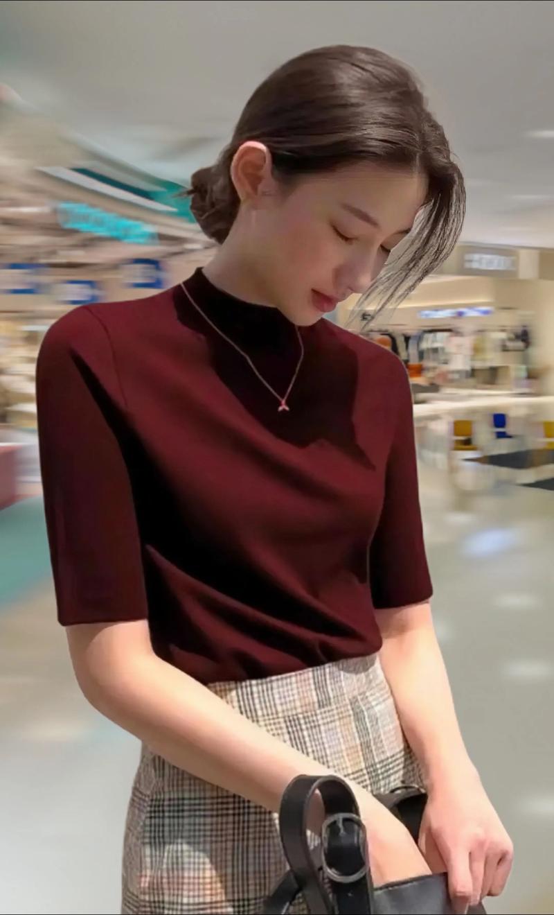 红色体恤怎么搭配外套