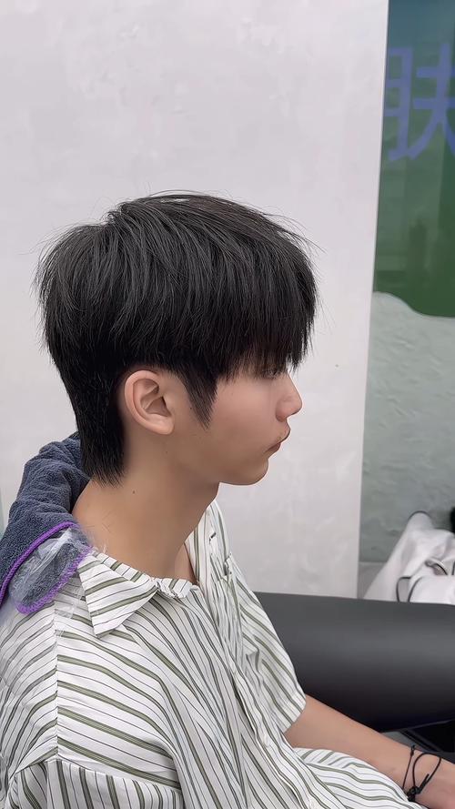 脸大适合什么发型男