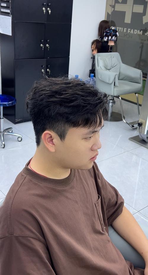 脸大适合什么发型男