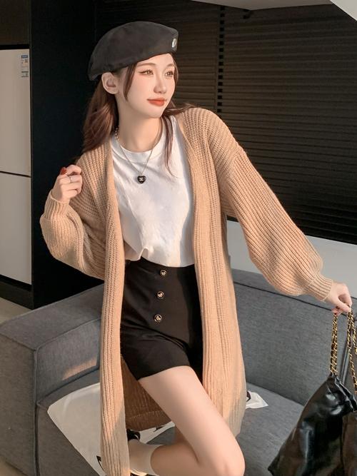 宽松大领的外套毛衣怎么搭配什么裤子