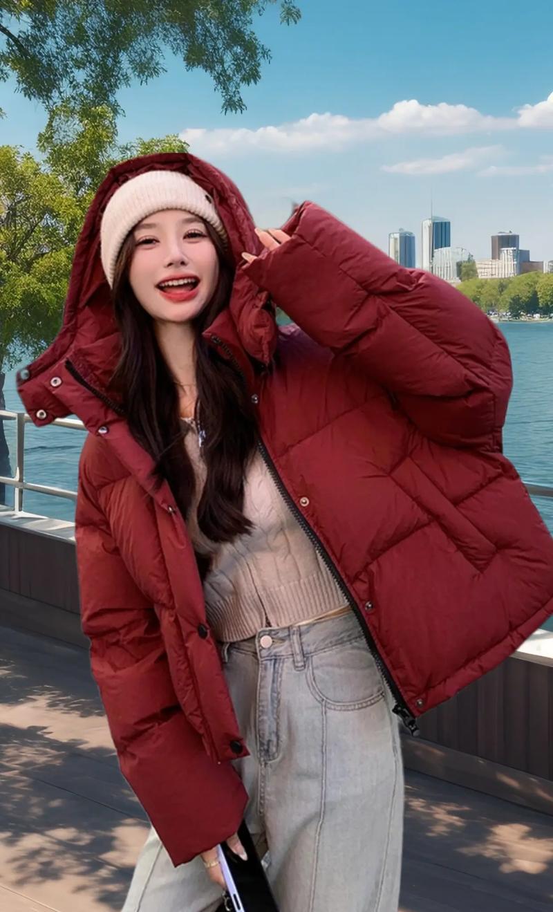 皮红色的短款羽绒服怎么搭配