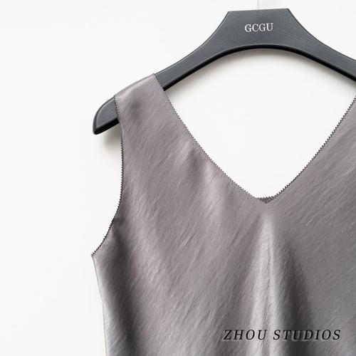 灰色呢子背心怎么搭配