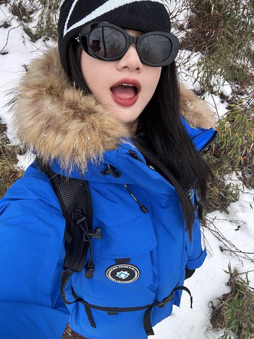 蓝色棉服怎么搭配图片女