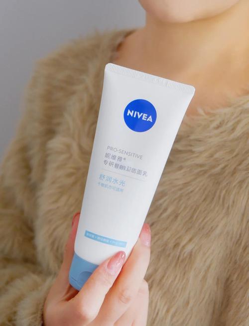 用妮维雅洗面奶长痘