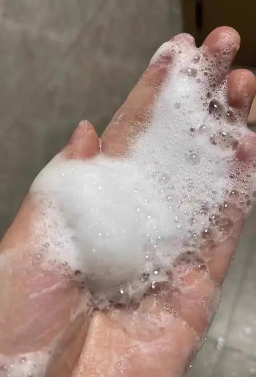 女控油保湿的洗面奶