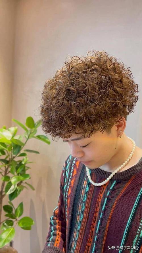 短发适合烫什么发型