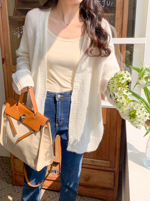 韩版白色长毛衣怎么搭配