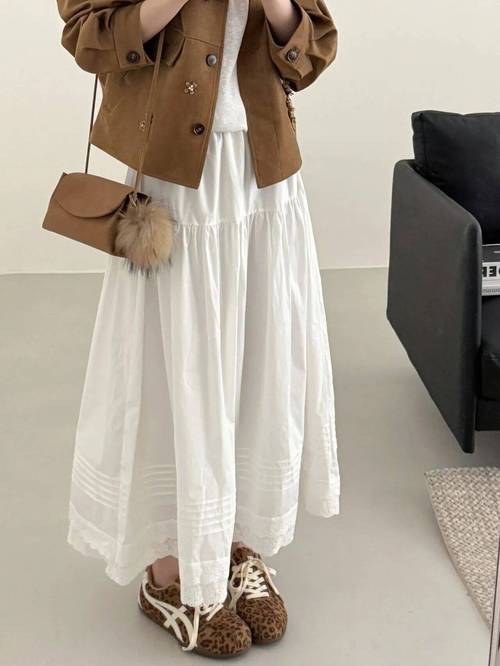 内搭白色蕾丝裙春天怎么搭配