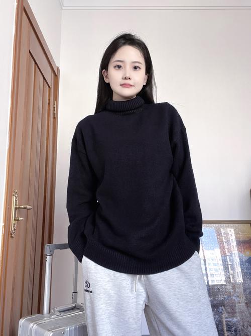 黑色毛衣配什么裤子