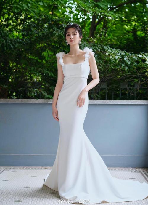 花白色长裙怎么搭配