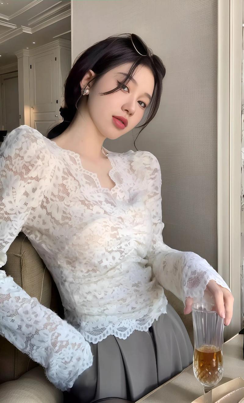 冬天蕾丝上衣打底怎么搭配图片