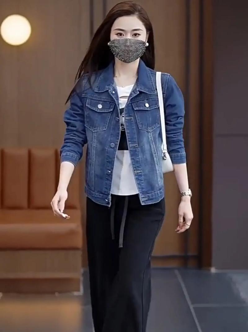 牛仔短外套女怎么搭配图片