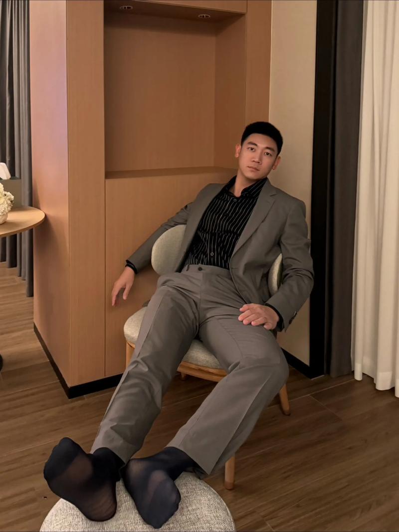 棕色的男士皮鞋怎么搭配