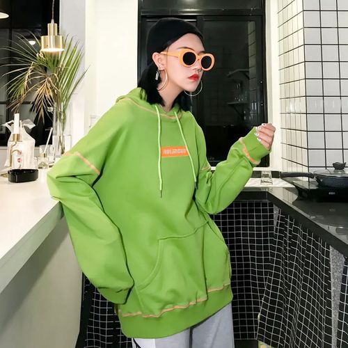 绿色卫衣配什么裤子