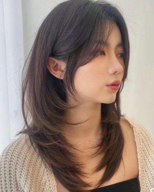高额头适合什么发型