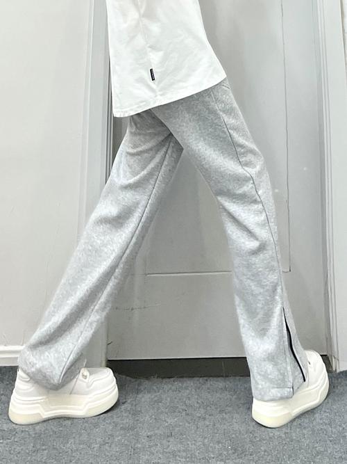蓝灰色裤子怎么搭配